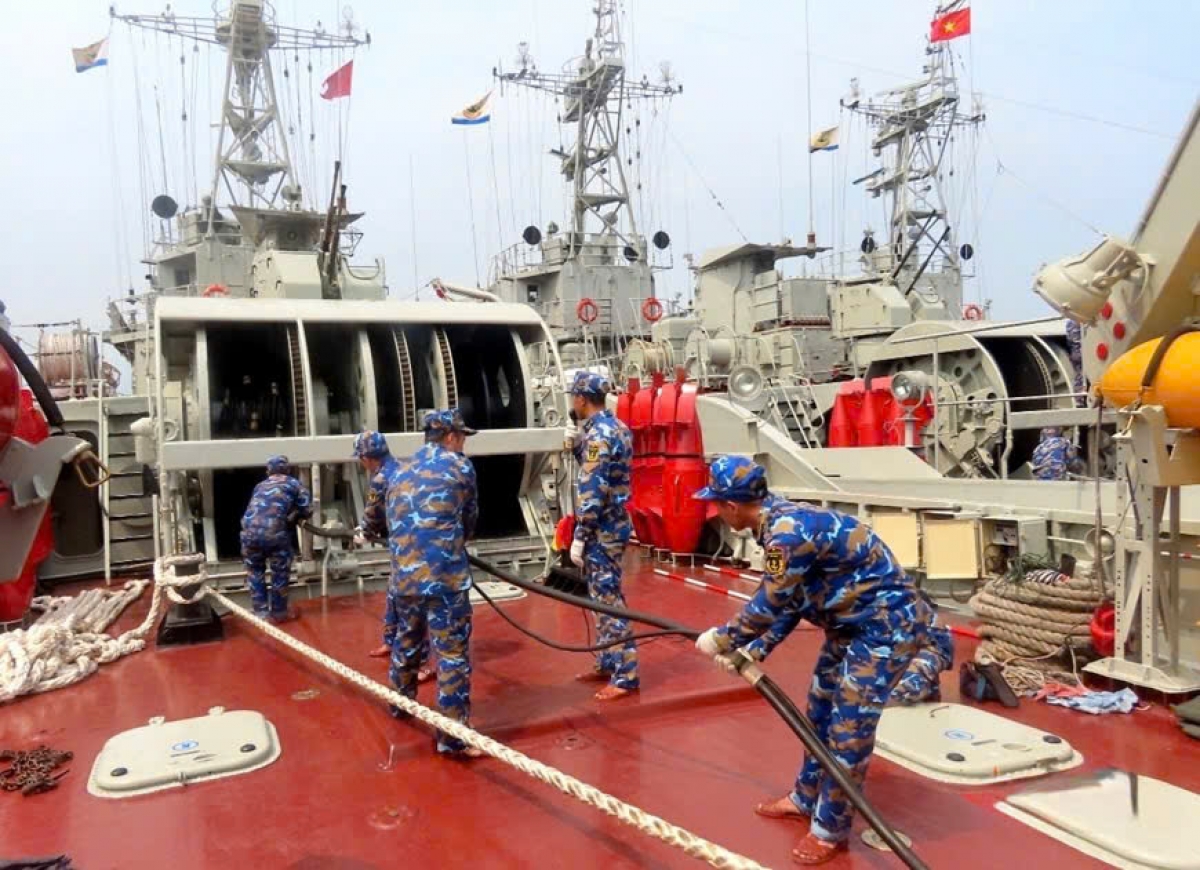 Tàu Lữ đoàn 161 chuẩn bị cho chuyến đi biển