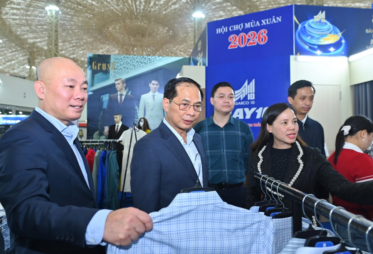 Phó Thủ tướng Bùi Thanh Sơn kiểm tra tình hình triển khai Hội chợ Mùa Xuân 2026