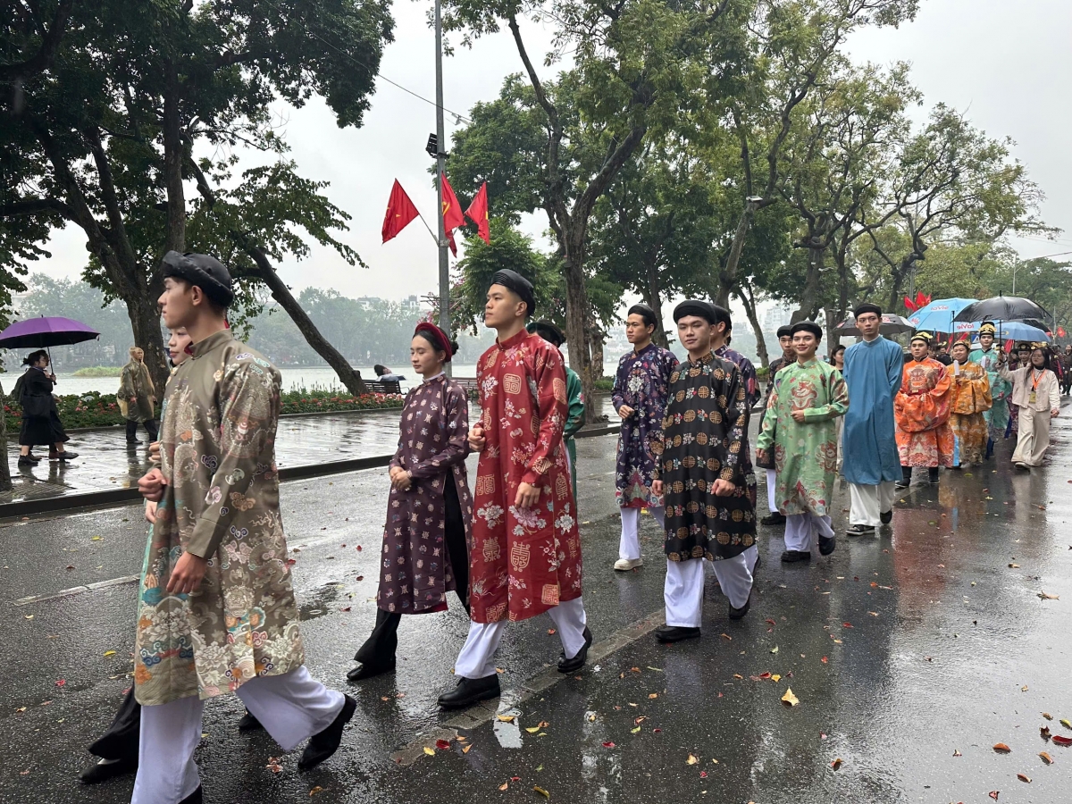 Tham gia đoàn rước là những bạn trẻ yêu thích văn hoá