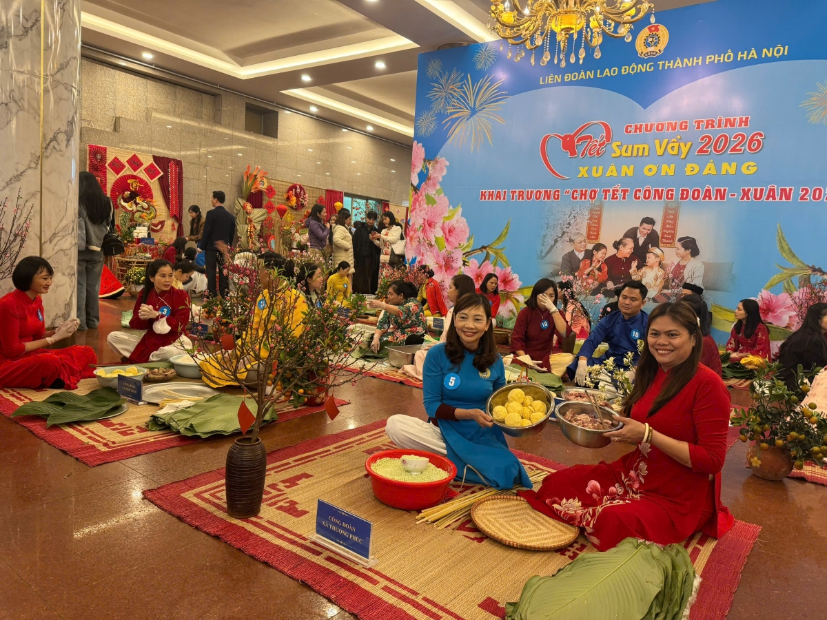 Các đoàn viên, người lao động phấn khởi tham gia nhiều hoạt động hấp dẫn tại sự kiện