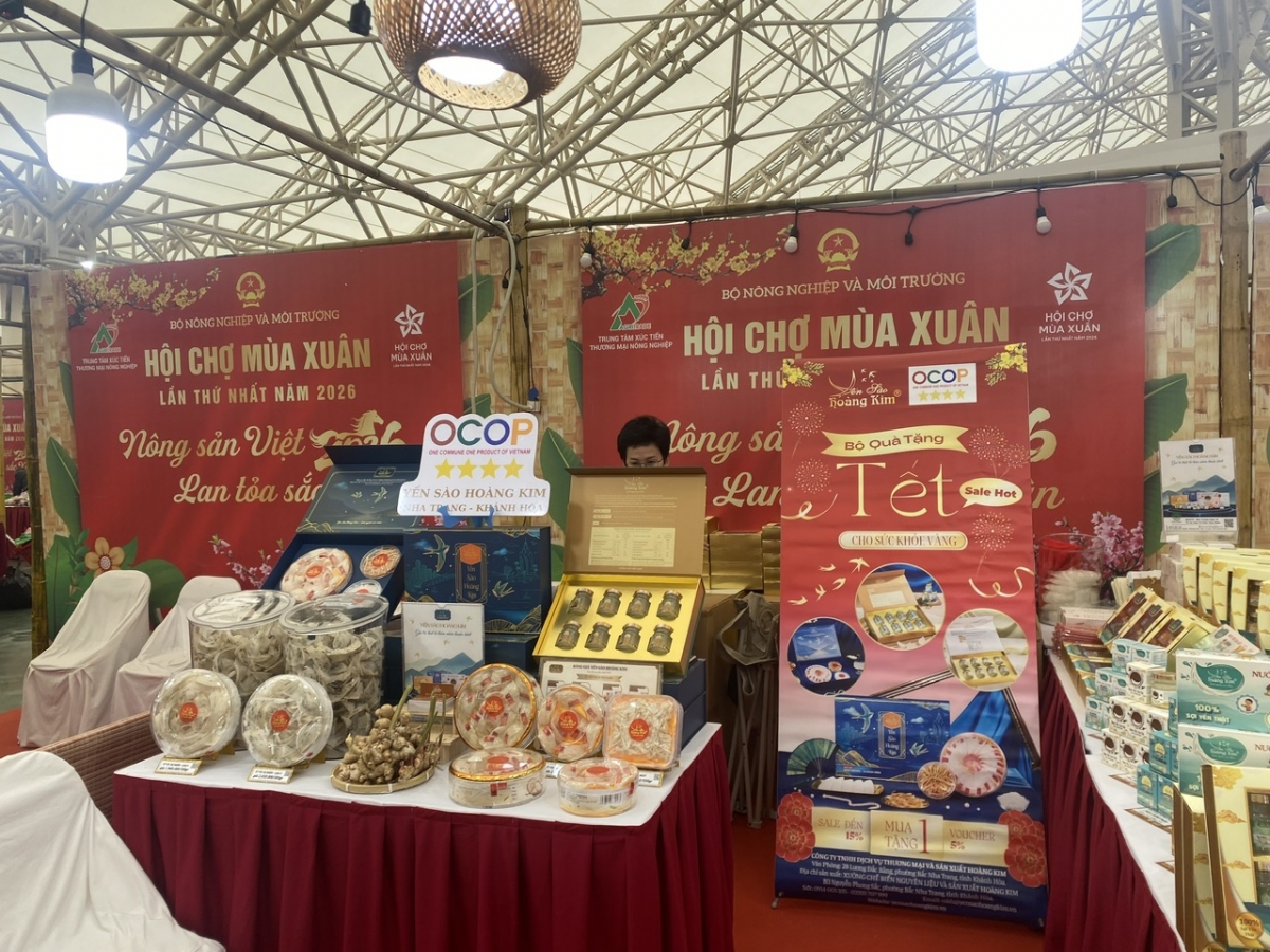 Công ty Thương mại - Dịch vụ và Sản xuất Hoàng Kim, tỉnh Khánh Hòa giới thiệu các dòng sản phẩm chủ lực từ yến sào tại Hội chợ Mùa Xuân lần thứ nhất