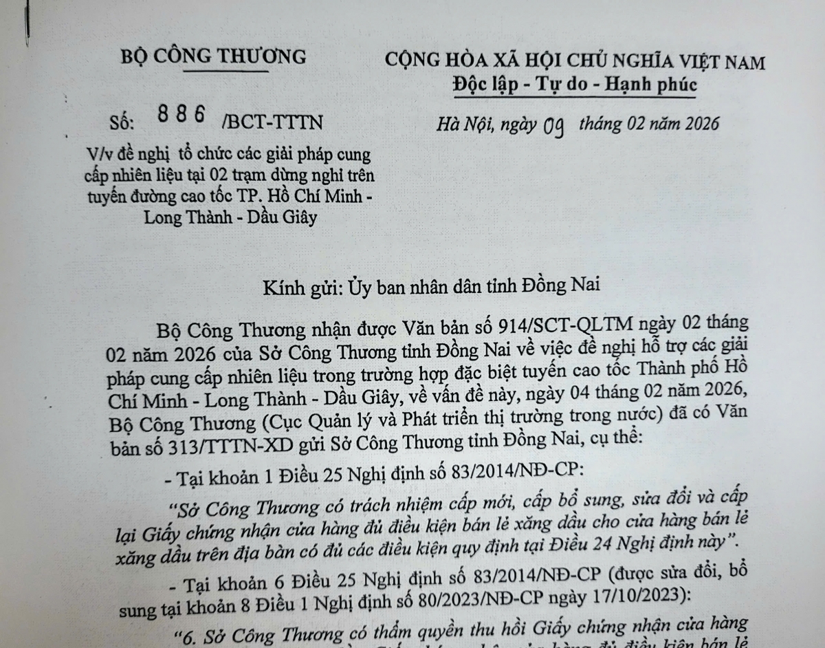 Bộ Công Thương vừa có văn bản (số 886 ngày 09/2/2026) do Thứ trưởng Nguyễn Sinh Nhật Tân ký ban hành gửi UBND tỉnh Đồng Nai đề nghị khẩn trương chỉ đạo triển khai các giải pháp cung cấp nhiên liệu tại hai trạm dừng nghỉ trên tuyến cao tốc TP. Hồ Chí Minh – Long Thành – Dầu Giây, nhằm phục vụ nhu cầu đi lại, vận tải tăng cao dịp Tết Nguyên đán Bính Ngọ 2026.