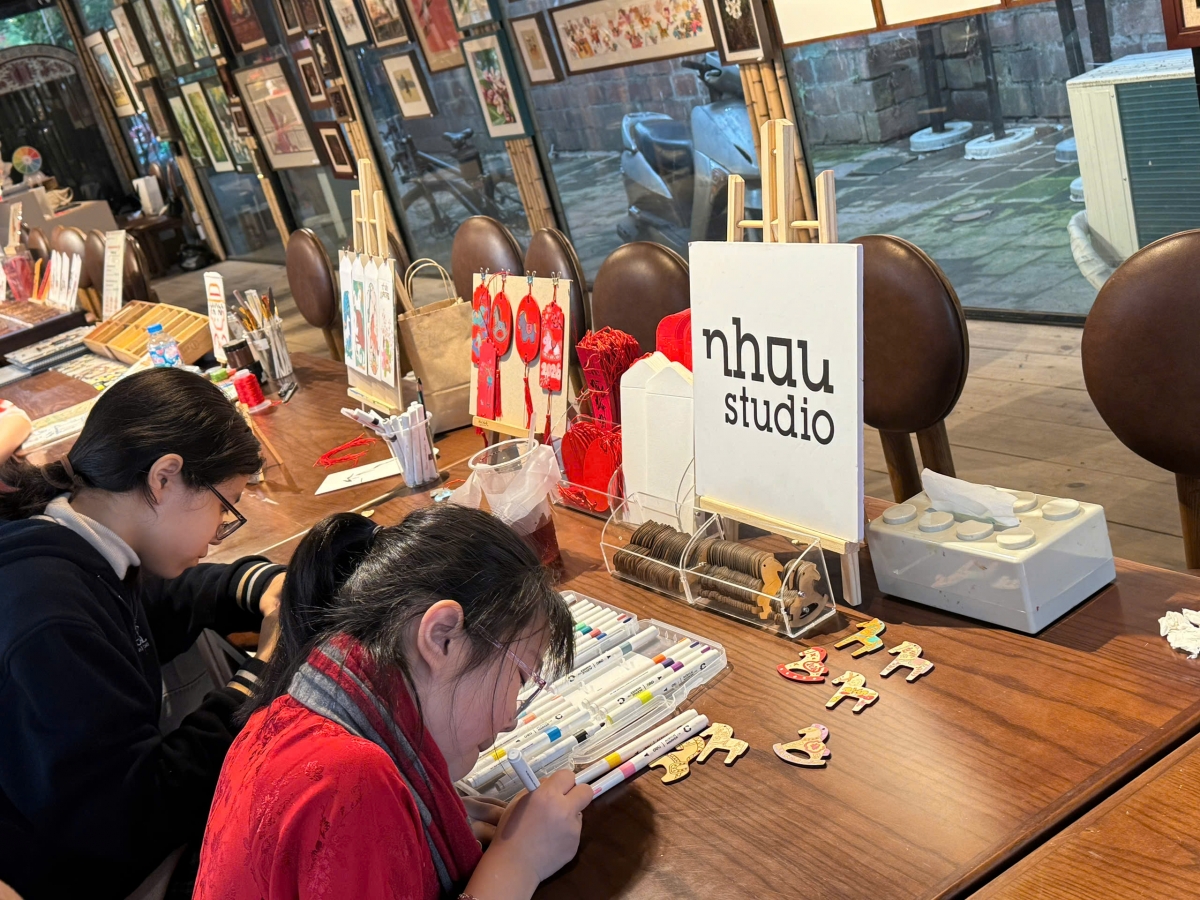 Đến với Hội chữ Xuân Bính Ngọ, du khách được tham gia nhiều hoạt động trải nghiệm hấp dẫn