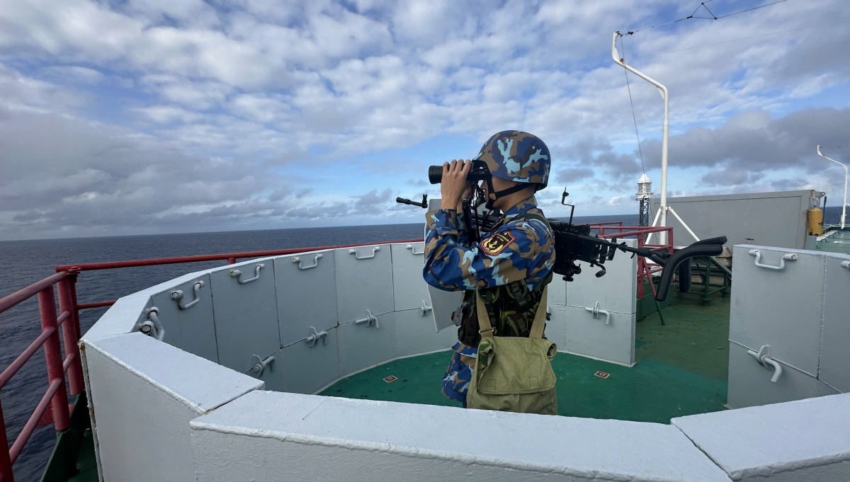 CBCS nhà giàn DK1 canh trực không để bị động bất ngờ từ hướng biển