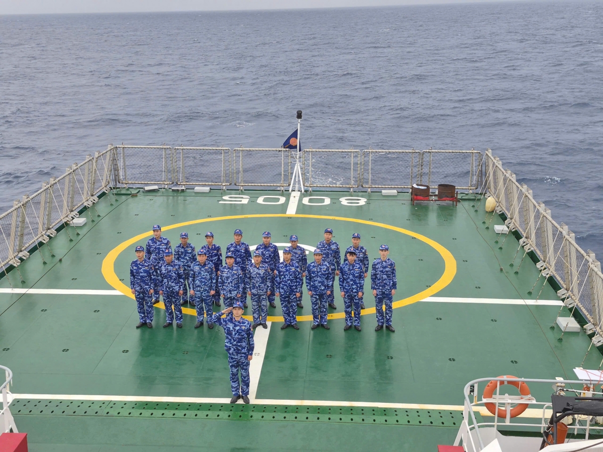 CBCS Tàu CSB8005 chào cờ đầu năm