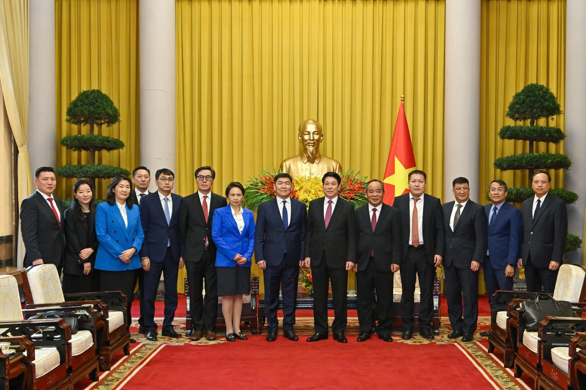 Chủ tịch nước Lương Cường và các đại biểu