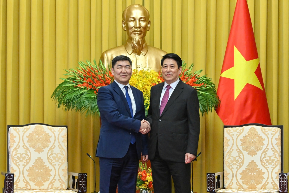 Chủ tịch nước Lương Cường và Chánh án Tòa án tối cao Mông Cổ Ganzorig Damdin