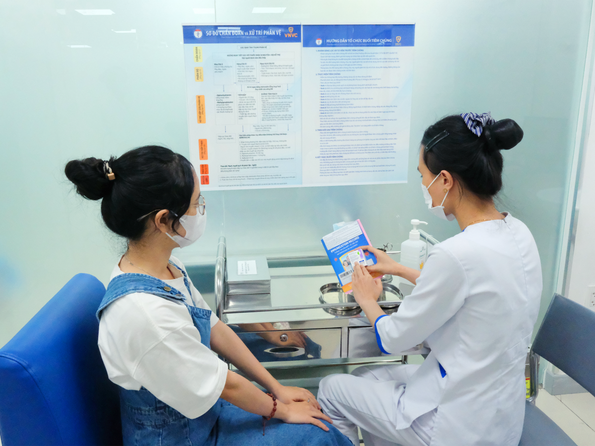 Sinh viên TPHCM tiêm vắc xin não mô cầu nhóm ACYW