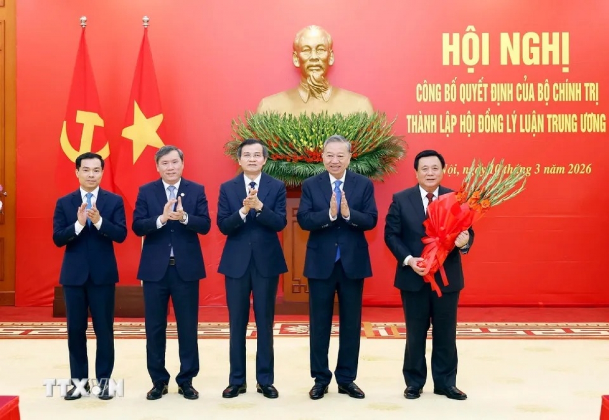 Tổng Bí thư Tô Lâm trao Quyết định của Bộ Chính trị thành lập Hội đồng Lý luận Trung ương
Nhiệm kỳ 2026-2031