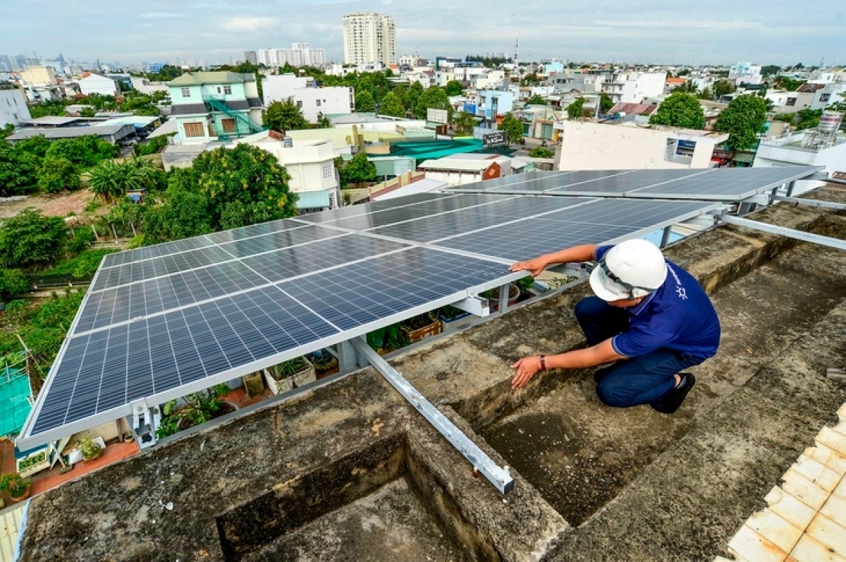 Lắp đặt điện mặt trời áp mái