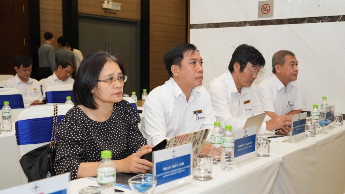 (Ảnh: Nhiều vấn đề doanh nghiệp đưa ra tại hội nghị được EVNHCMC giải quyết nhanh chóng)