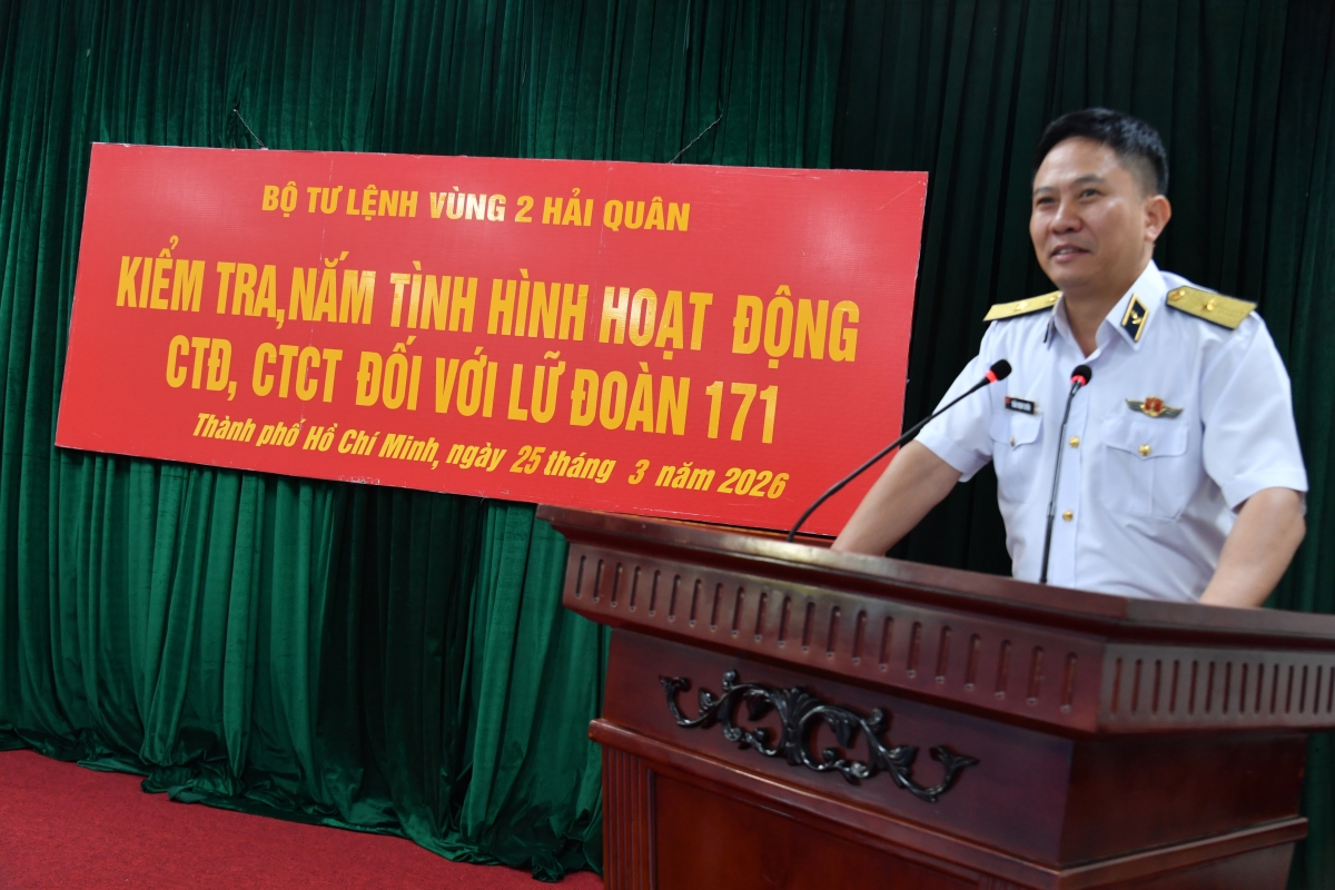 Chuẩn Đô đốc Trần Mạnh Chiến, Bí thư Đảng ủy, Chính ủy Vùng 2 Hải quân quán triệt nội dung kiểm tra