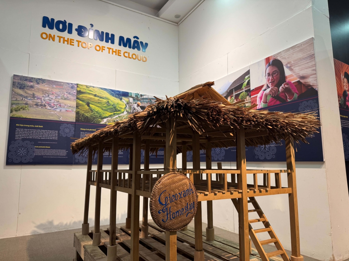 Không gian trưng bày độc đáo với mô hình sắp đặt Homestay- sản phẩm du lịch đặc trưng của vùng cao