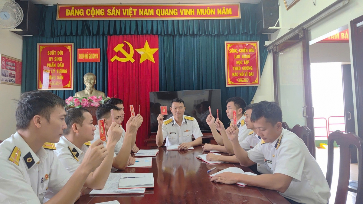 Sinh hoạt Chi bộ ở nhà giàn DK1/10