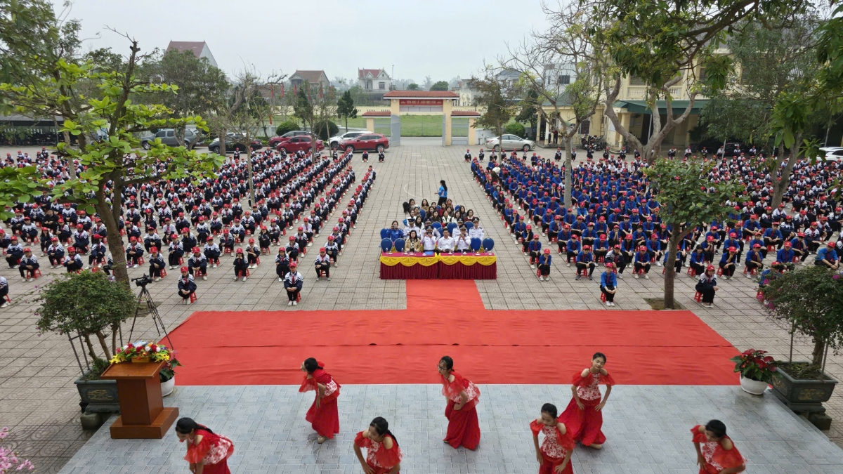 Hơn 1.000 giáo viên, học sinh Trường THCS Đan Trường Hội tham dự chương trình tuyên truyền