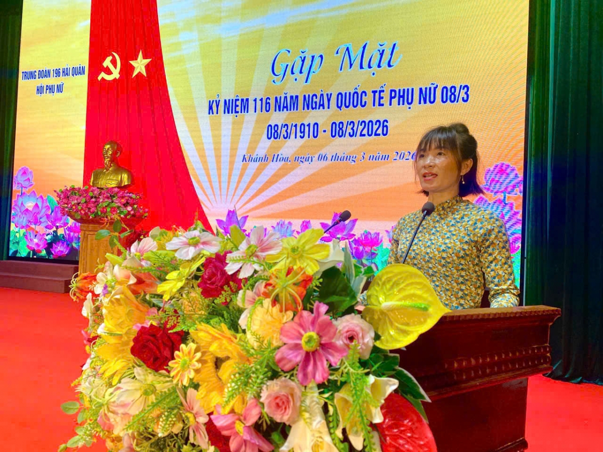 Thiếu tá QNCN Trương Thị Sang, Chủ tịch Hội phụ nữ Trung đoàn phát biểu