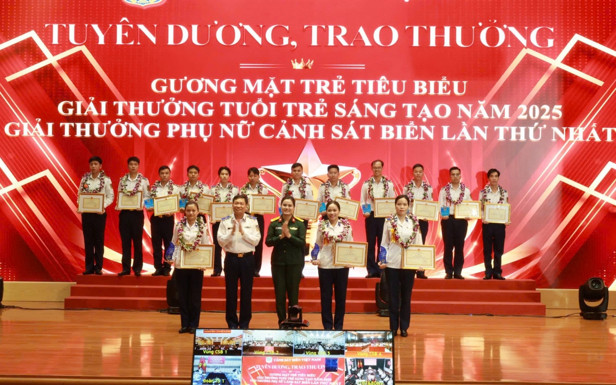 Những “đóa hoa trên sóng” – thầm lặng nhưng bền bỉ nhận giải thưởng tại Lễ tuyên dương