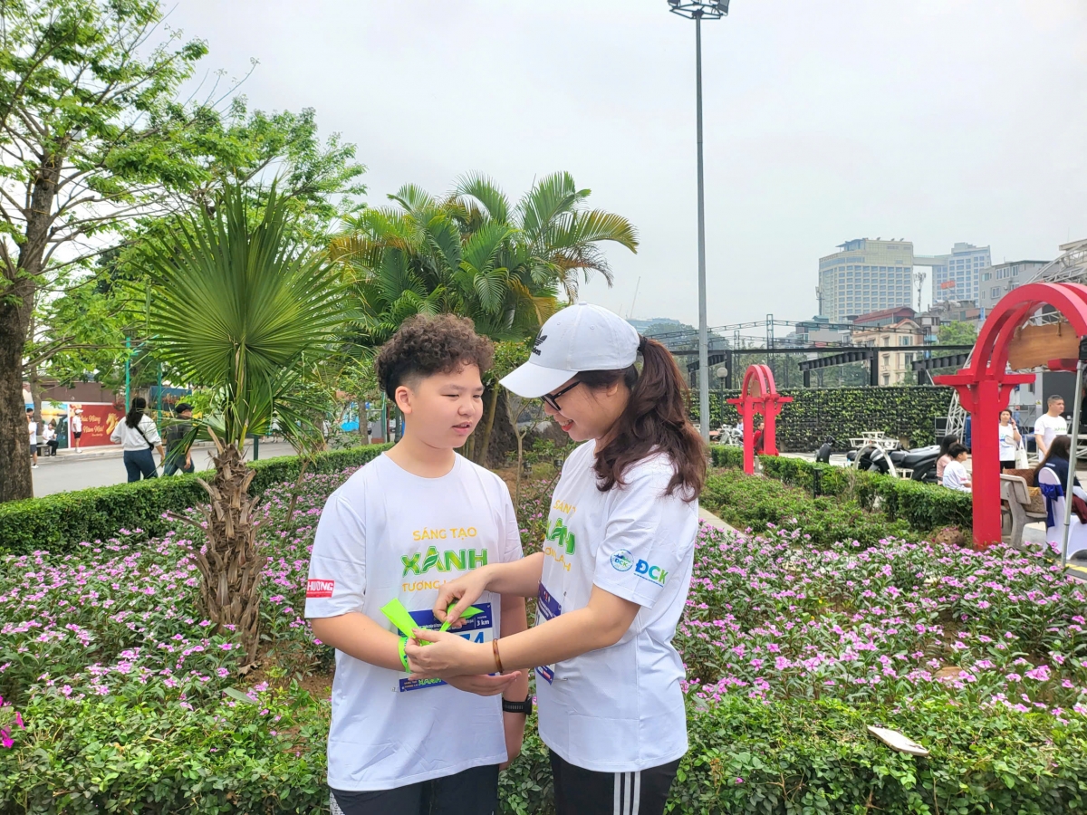 Nhiều gia đình ở Hà Nội hưởng ứng Chiến dịch Giờ trái đất 