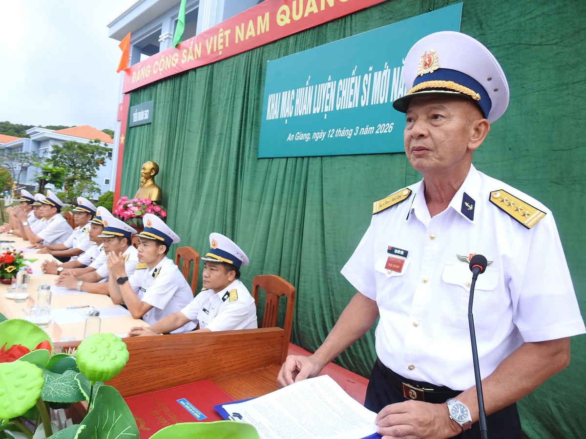 
Đại tá Lục Đức Tiên - Phó Tư lệnh Vùng phát biểu khai mạc tại Tiểu đoàn 563