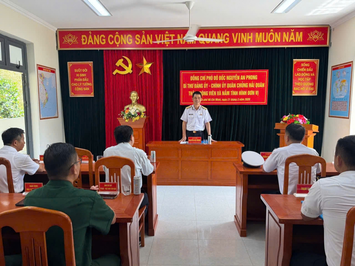 Chính ủy Hải quân thăm, động viên, nắm tình hình tại Trung đoàn 251