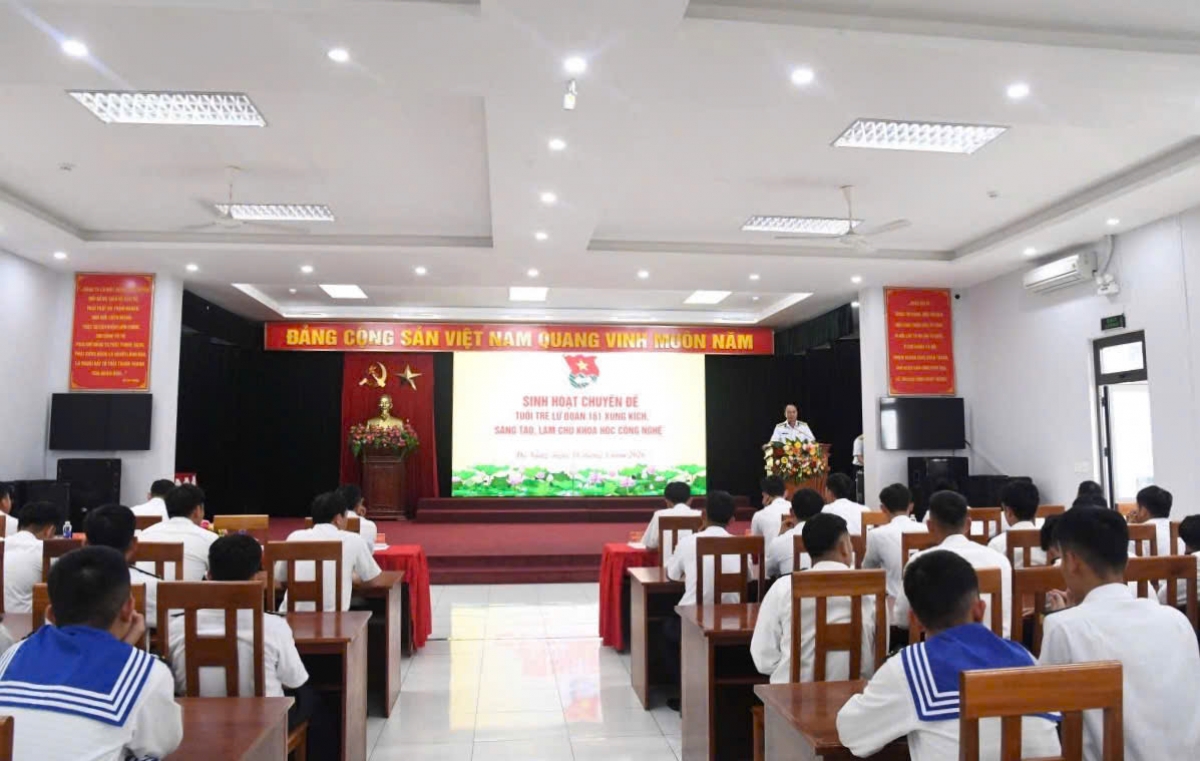 Quang cảnh sinh hoạt chính trị tư tưởng