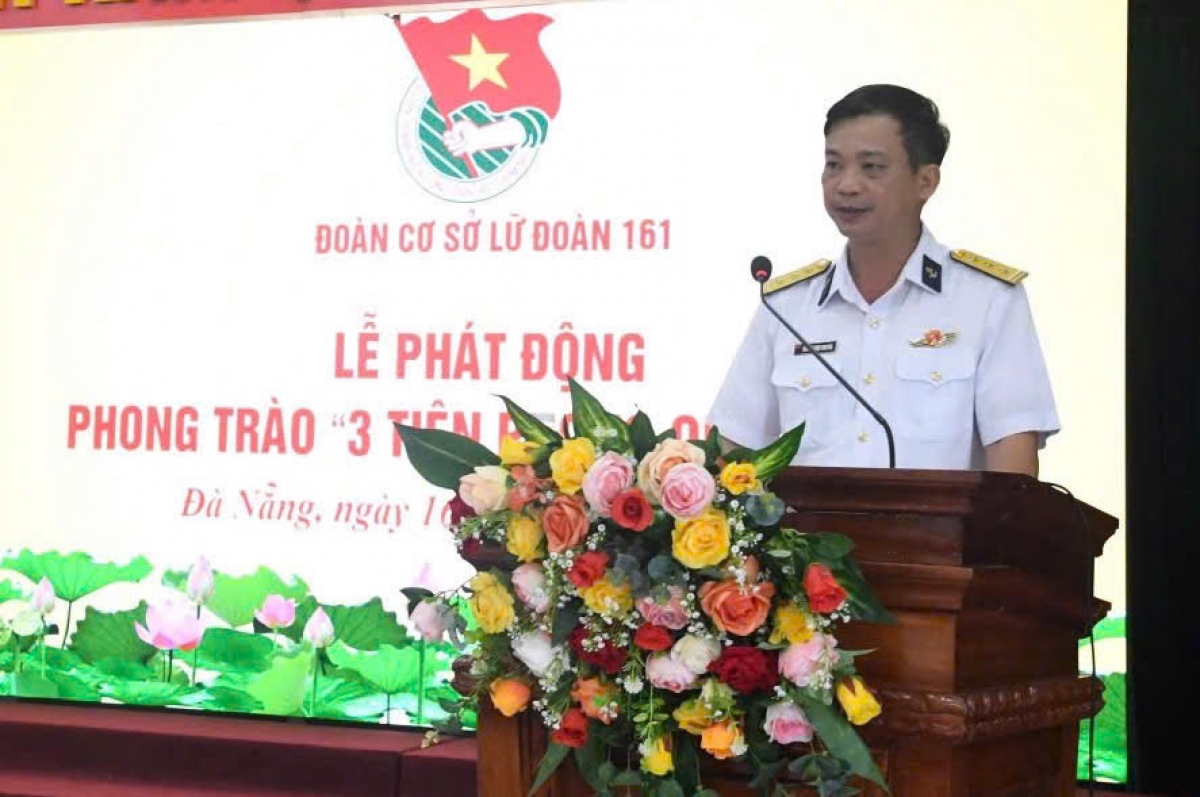 Thượng tá Nguyễn Ngọc Nguyên, Phó Chính ủy Lữ đoàn 161 phát biểu chỉ đạo.
