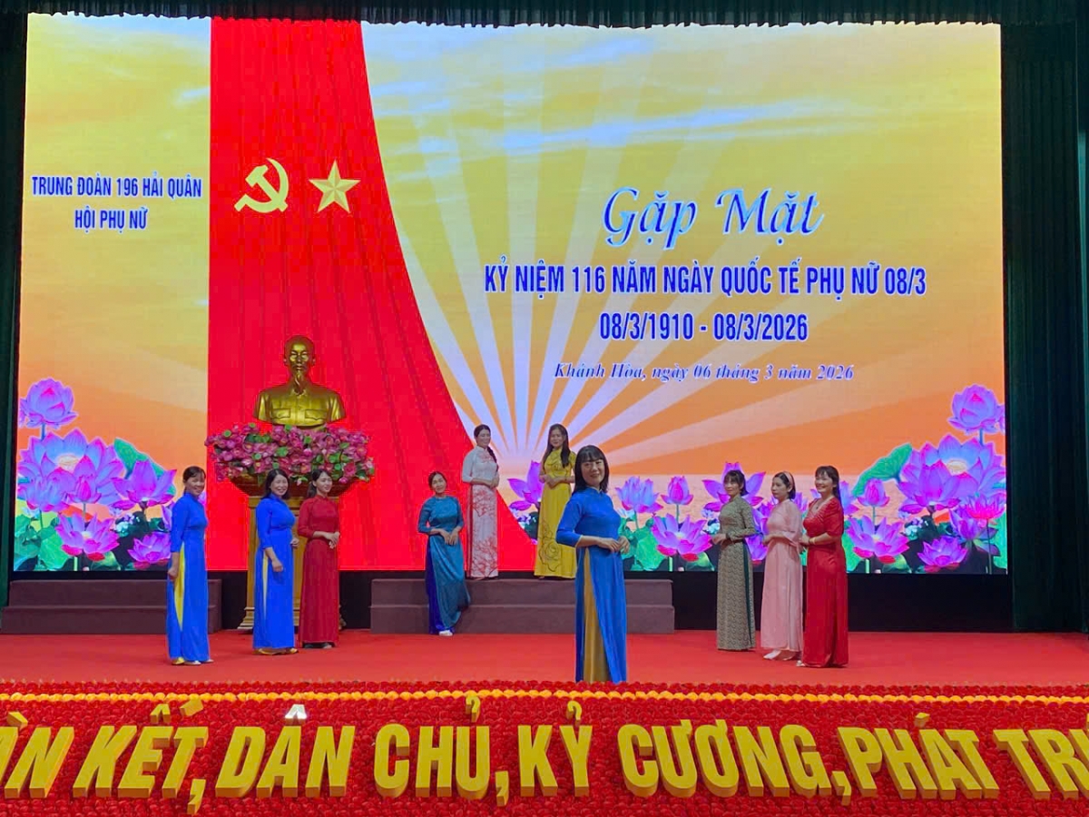 Trình diễn trang phục truyền thống