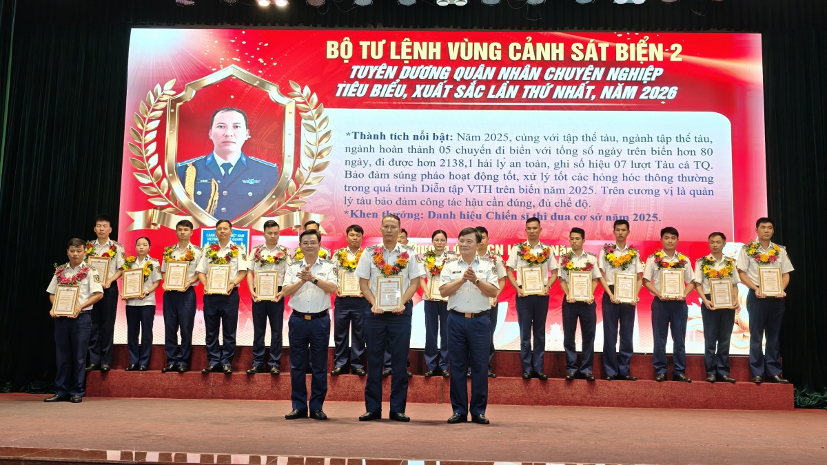 Trao chứng nhận QNCN tiêu biểu, xuất sắc năm 2026