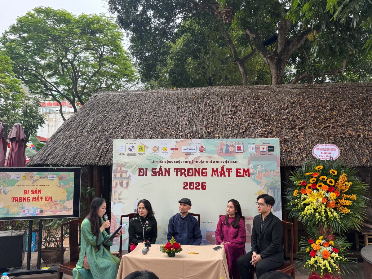  Ban giám khảo trao đổi về thể lệ, tiêu chí đánh giá các tác phẩm dự thi cũng như thông điệp cuộc thi muốn truyền tải đến các bạn nhỏ. 