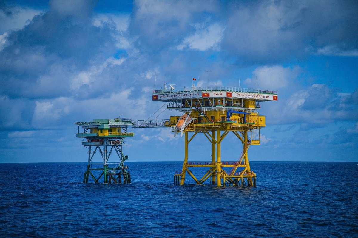 Nhà giàn DK1 hiên ngang trên thềm lục địa phía Nam