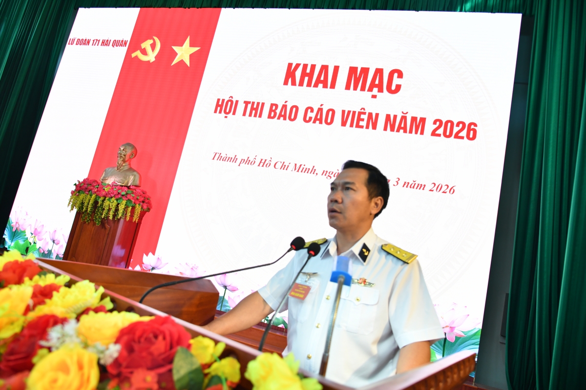 Thượng tá Trần Thanh Vũ, Chính ủy Lữ đoàn phát biểu khai mạc hội thi