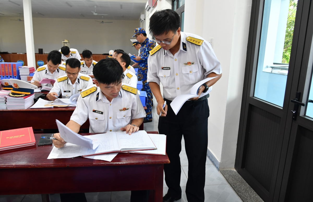 Kiểm tra văn kiện, sổ sách CTĐ, CTCT