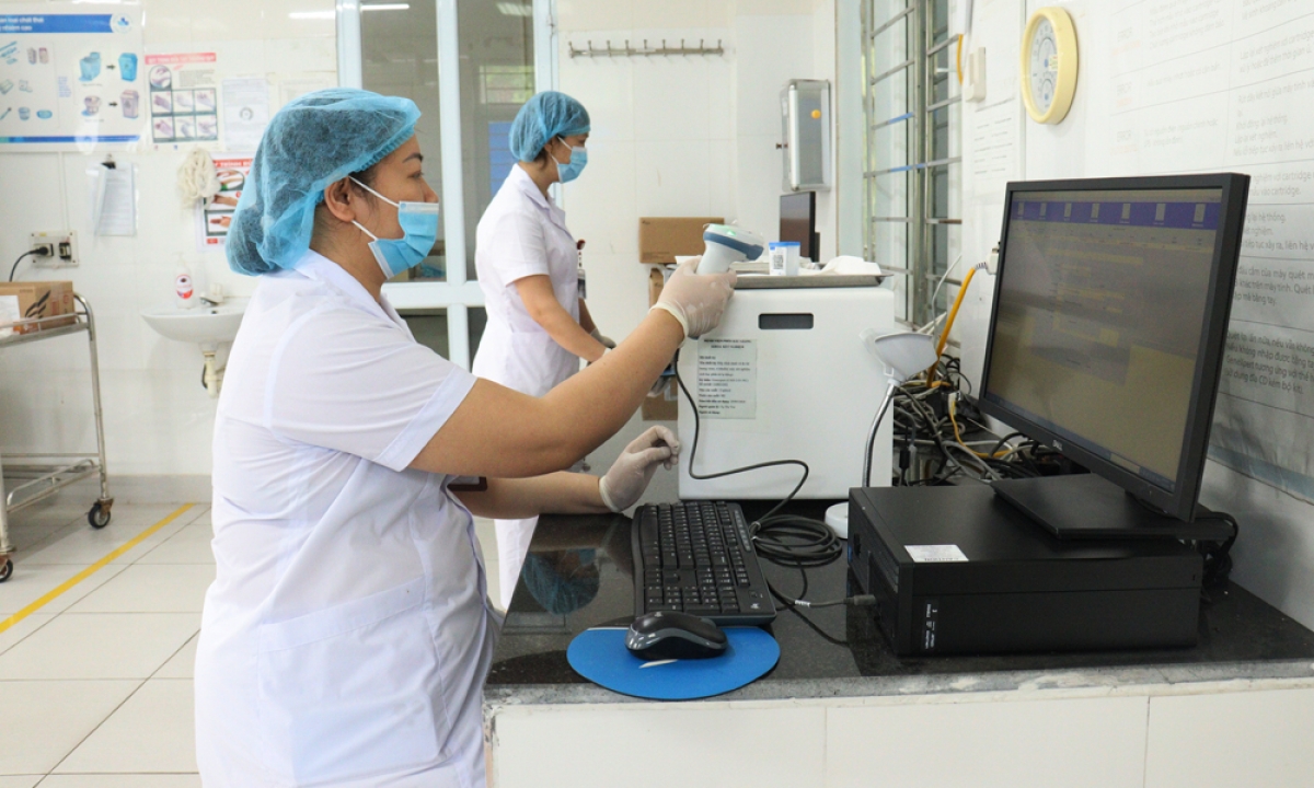 Hệ thống máy xét nghiệm GeneXpert giúp chẩn đoán sớm bệnh lao và lao kháng thuốc tại BV tuyến tỉnh