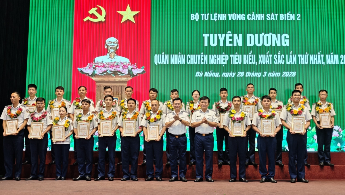 Trao chứng nhận QNCN tiêu biểu, xuất sắc năm 2026