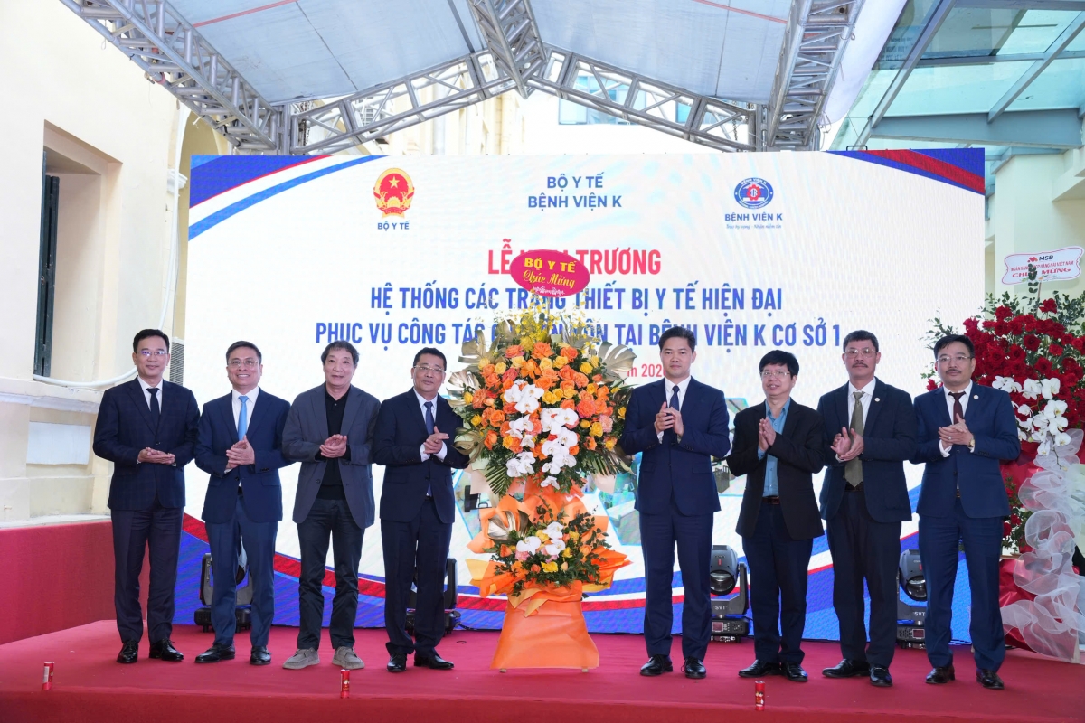Lãnh đạo Bộ Y tế và BV K cắt băng khai trương vận hành hệ thống trang thiết bị hiện đại phục vụ người bệnh tại cơ sở Quán Sứ