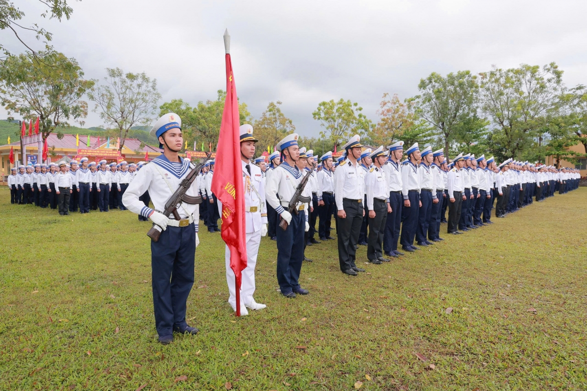 Các chiến sĩ mới sẵn sàng bước vào mùa huấn luyện đầu tiên trong quân ngũ