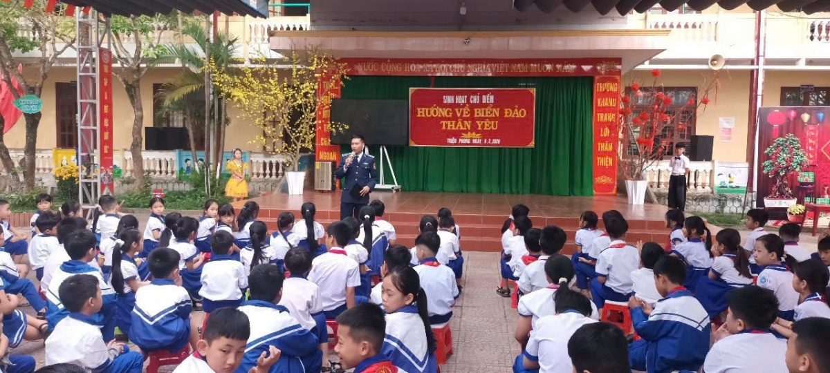 Đoàn viên, thanh niên tích cực tham gia các hoạt động tuyên truyền, hướng về biển, đảo