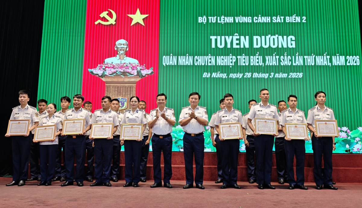 Khen thưởng QNCN tiêu biểu xuất sắc