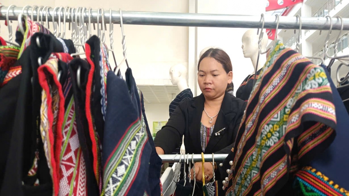 Chị Ka Thuân Minz người dệt giấc mơ thời trang từ thổ cẩm