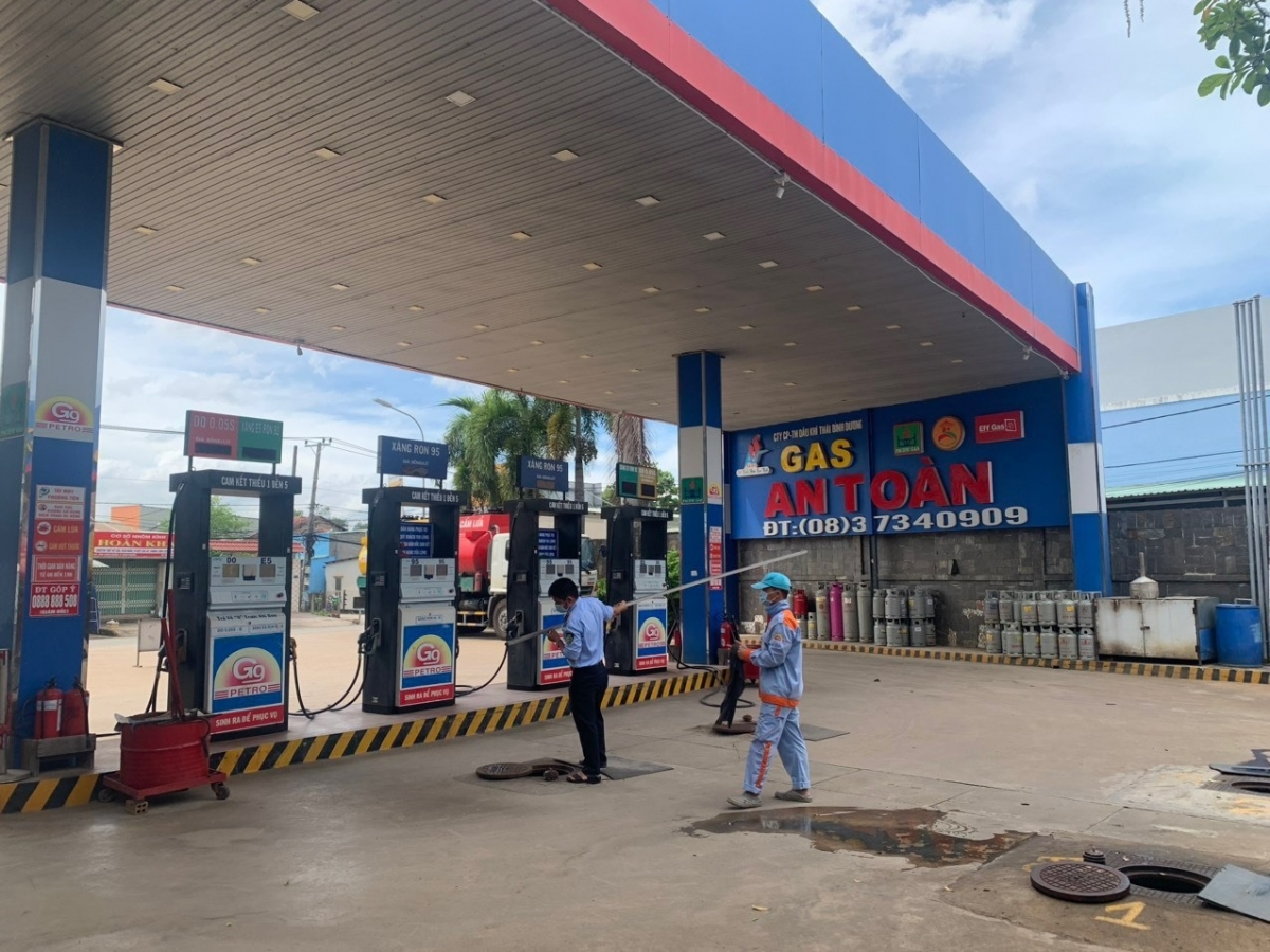 Giá xăng tiếp tục tăng