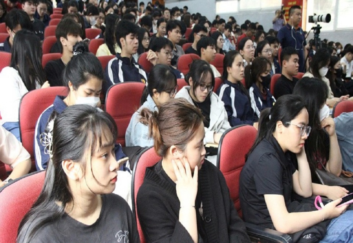 Hội nghị đã thu hút đông đảo các bạn sinh viên tham dự