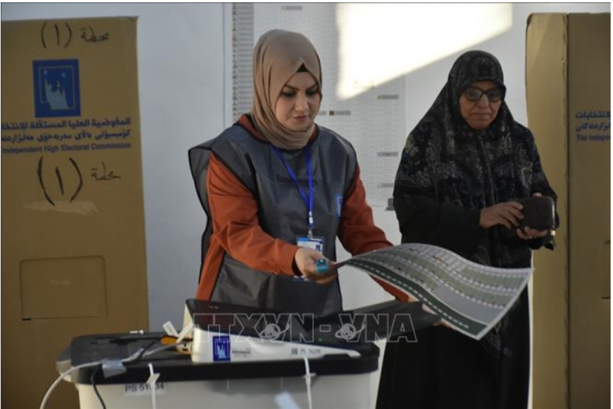 Cử tri Iraq bỏ phiếu bầu Quốc hội tại điểm bầu cử ở Kirkuk ngày 11-11-2025.