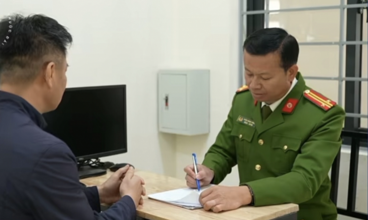 Cơ quan điều tra Bộ Công an đấu tranh với đối tượng trong vụ án. (Ảnh: Công an nhân dân)