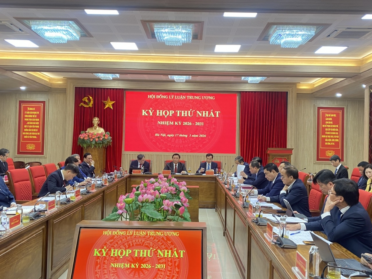 Các đại biểu, nhà khoa học tham dự Kỳ hop