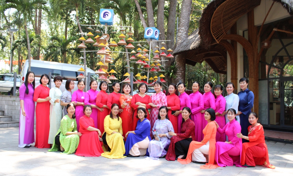 Hưởng ứng Tuần lễ áo dài