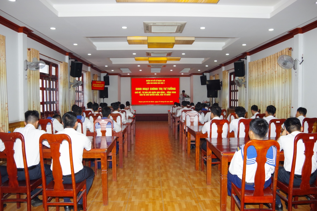 Đoàn cơ sở tổ chức Sinh hoạt tư tưởng “ Tự hào Hải quân anh hùng – vũng vàng bảo vệ chủ quyền biển, đảo của Tổ quốc”