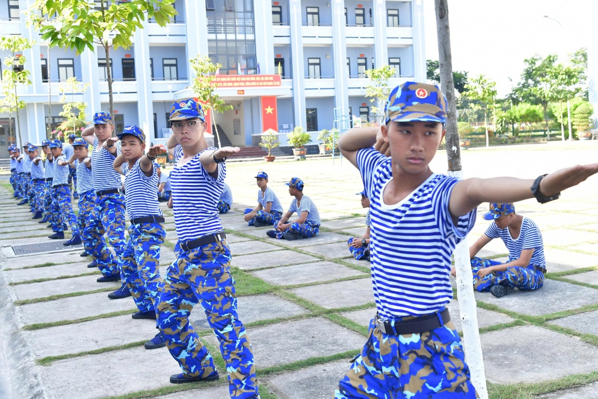 Một giờ huấn luyện với 04 bài thể dục sáng