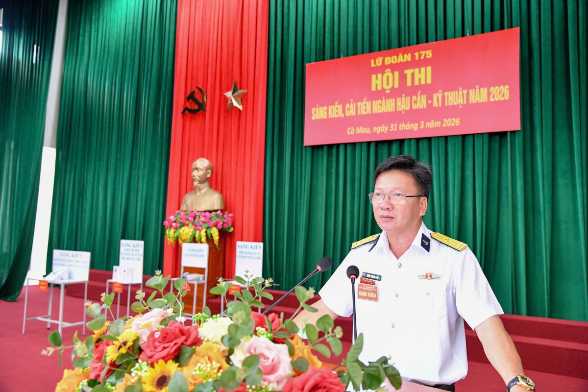 Thượng tá Ngô Thanh Lâm, Phó Lữ đoàn trưởng phát biểu khai mạc hội thi