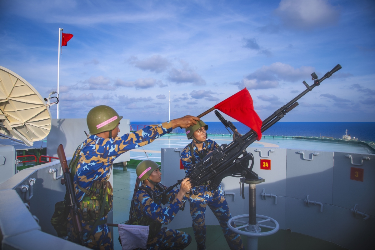 Xung kích trong huấn luyện, làm chủ vũ khí trang bị ở các đơn vị