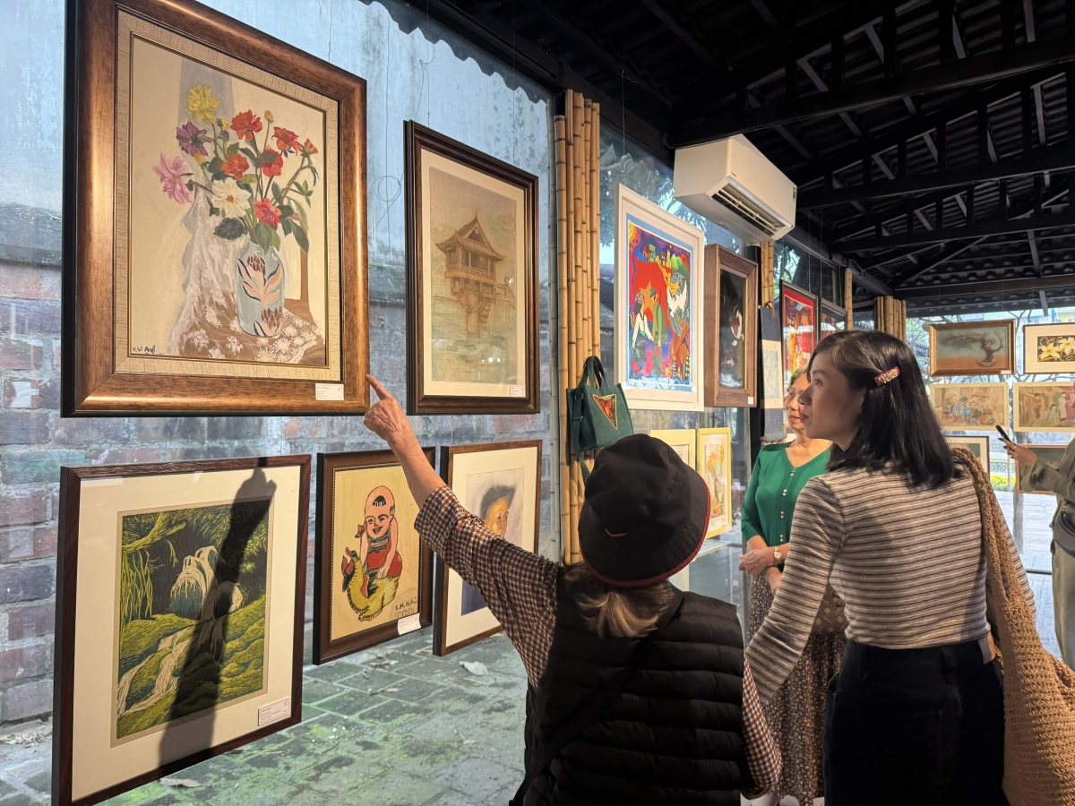 Với chủ đề đa dạng, góc nhìn sáng tạo, các tác phẩm của học sinh sinh viên trường Cao đẳng Nghệ thuật Hà Nội thu hút sự quan tâm của nhiều công chúng